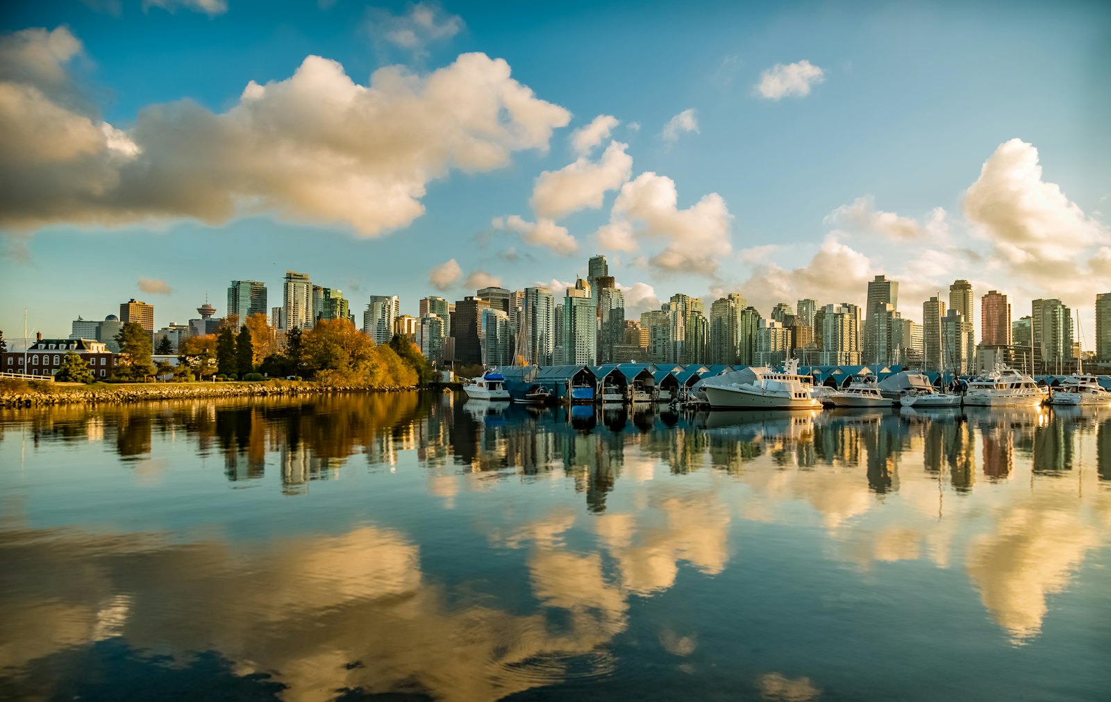 Skyline von Vancouver am Wasser